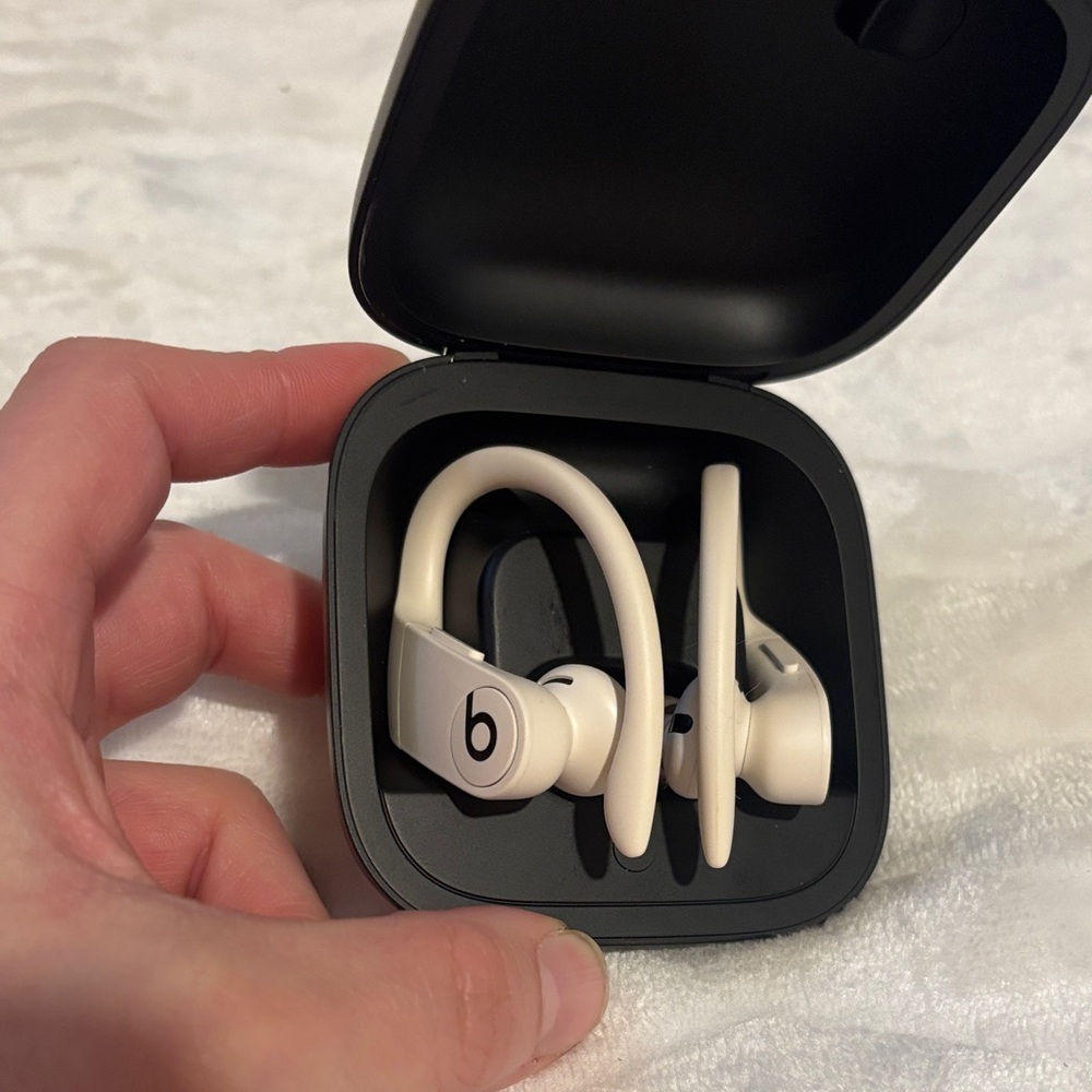 Beats Powerbeats Pro version 1